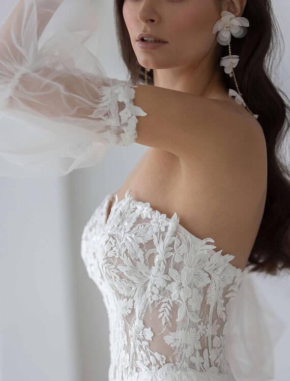Honeymoonshop trouwjurken, trouwpakken, winkel, trouwjurk Keisha Jarice.