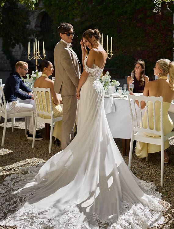 Honeymoonshop trouwjurk, trouwpakken, winkel, trouwjurken, bruiloft.
