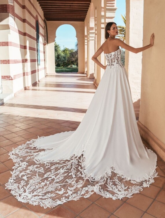 Trouwjurk Ursina Blue by Enzoani achterkant