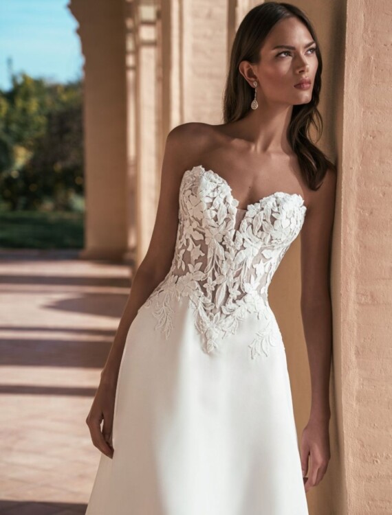 Trouwjurk Ursina van Blue by Enzoani kopen bij Honeymoonshop 2