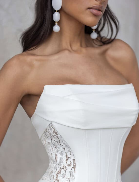 Honeymoonshop, winkel, trouwjurken, trouwpakken - elegante witte trouwjurk.