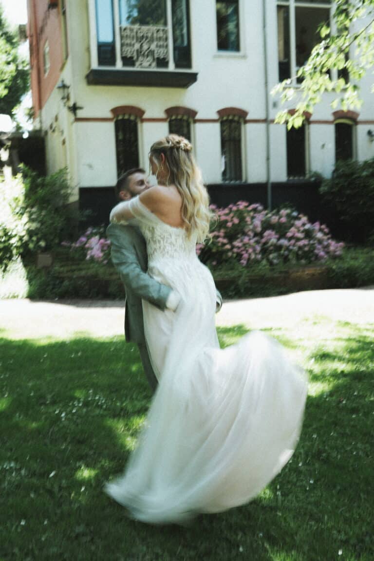 Huwelijk, bruid in trouwjurk, romantisch, Honeymoonshop, winkel, trouwjurken, trouwpakken.