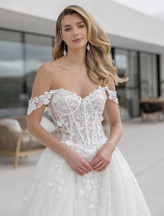 Honeymoonshop, winkel, trouwjurken, trouwpakken, elegante trouwjurk.