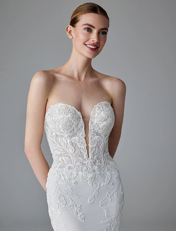 Honeymoonshop, winkel met trouwjurken en trouwpakken.