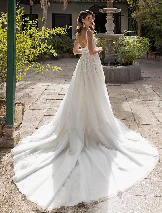 Honeymoonshop trouwjurk, trouwpakken, winkel, trouwjurken, trouwjurk Diana Legrand 8325.