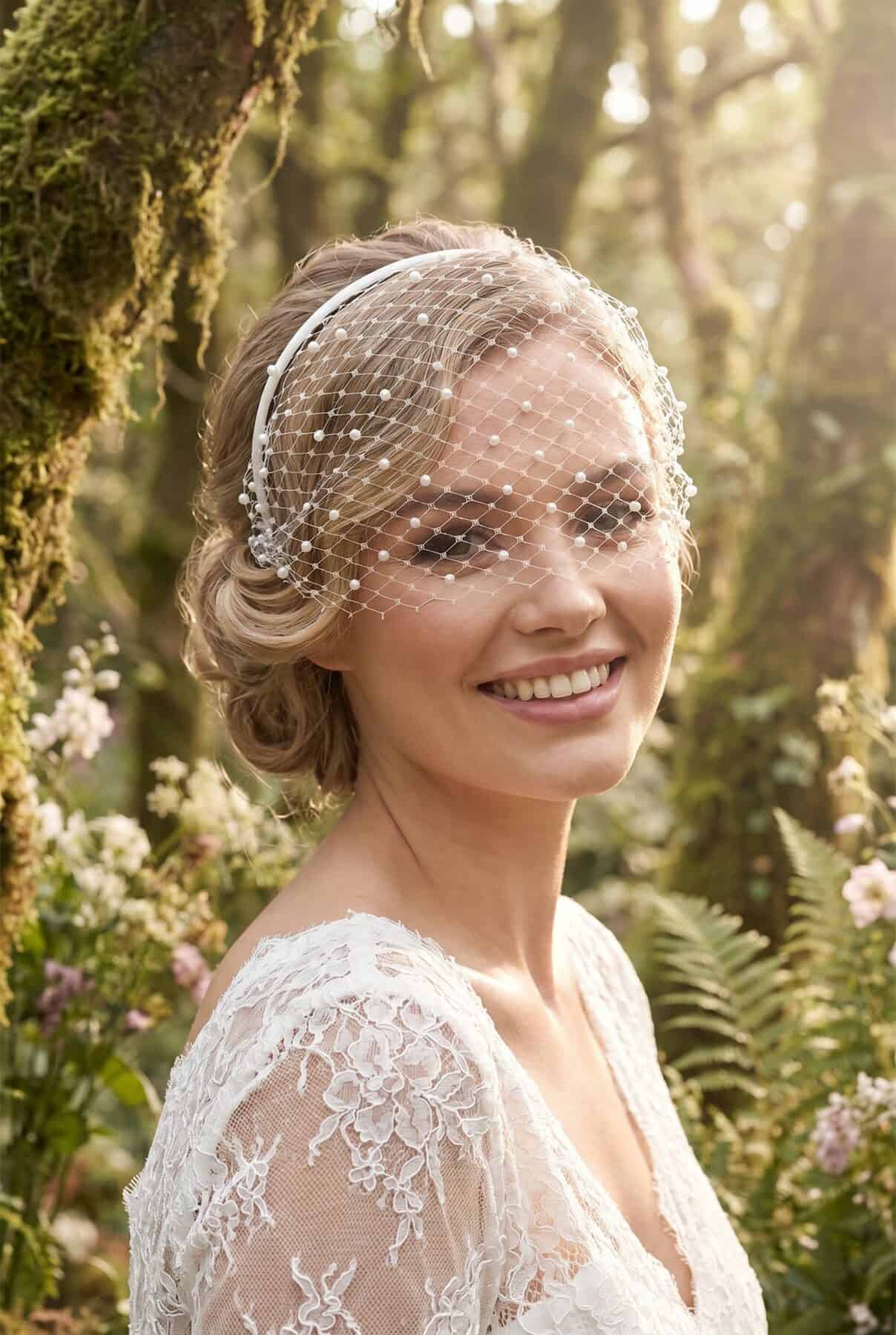Honeymoonshop, winkel, trouwjurken, trouwpakken, bruidskapsel, haaraccessoire, bridal look.